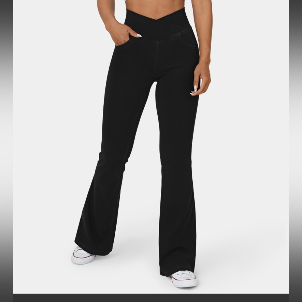 NWOT HalaraMagic HighWaisted Crossover Pocket CoolTouch Super Flare Jeans Size M